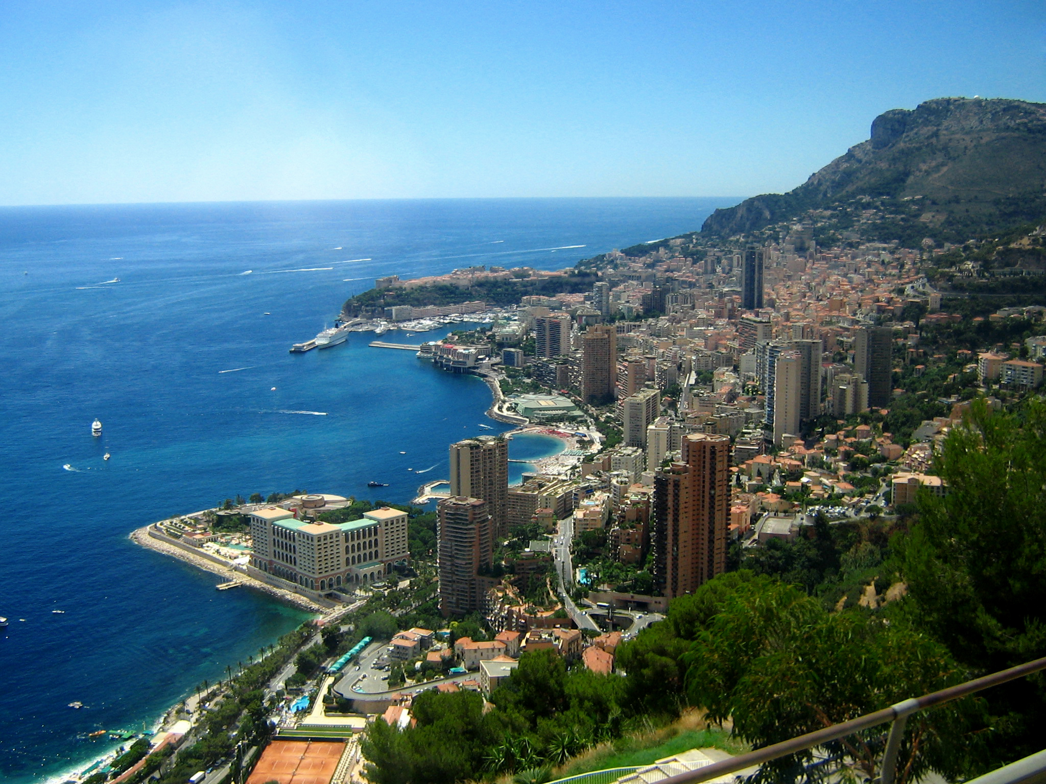 An arial view of the Bay of Angels in Nice, one of the views you’ll see on your helicopter tour over the French Riviera.